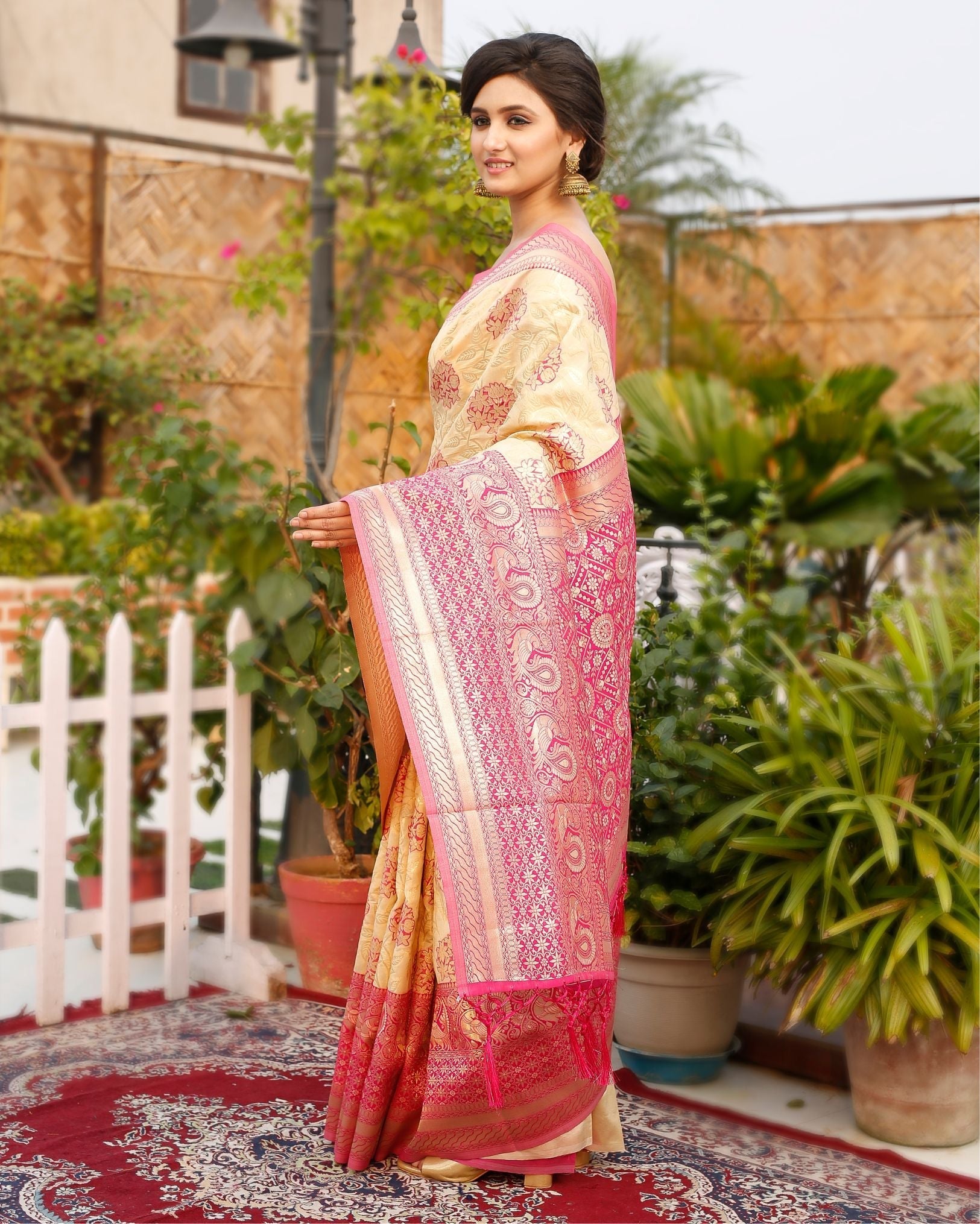 Ziyorah| Banarasi Silk Saree Pastel Peach Color With Contrast Pallu And Blouse