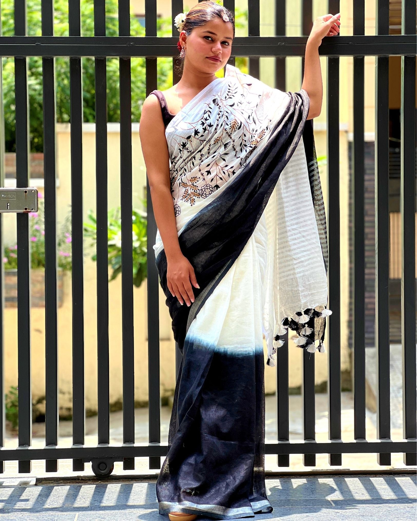 Ziyorah| Pure Linen Black & White Embroidered Saree With Running Blouse