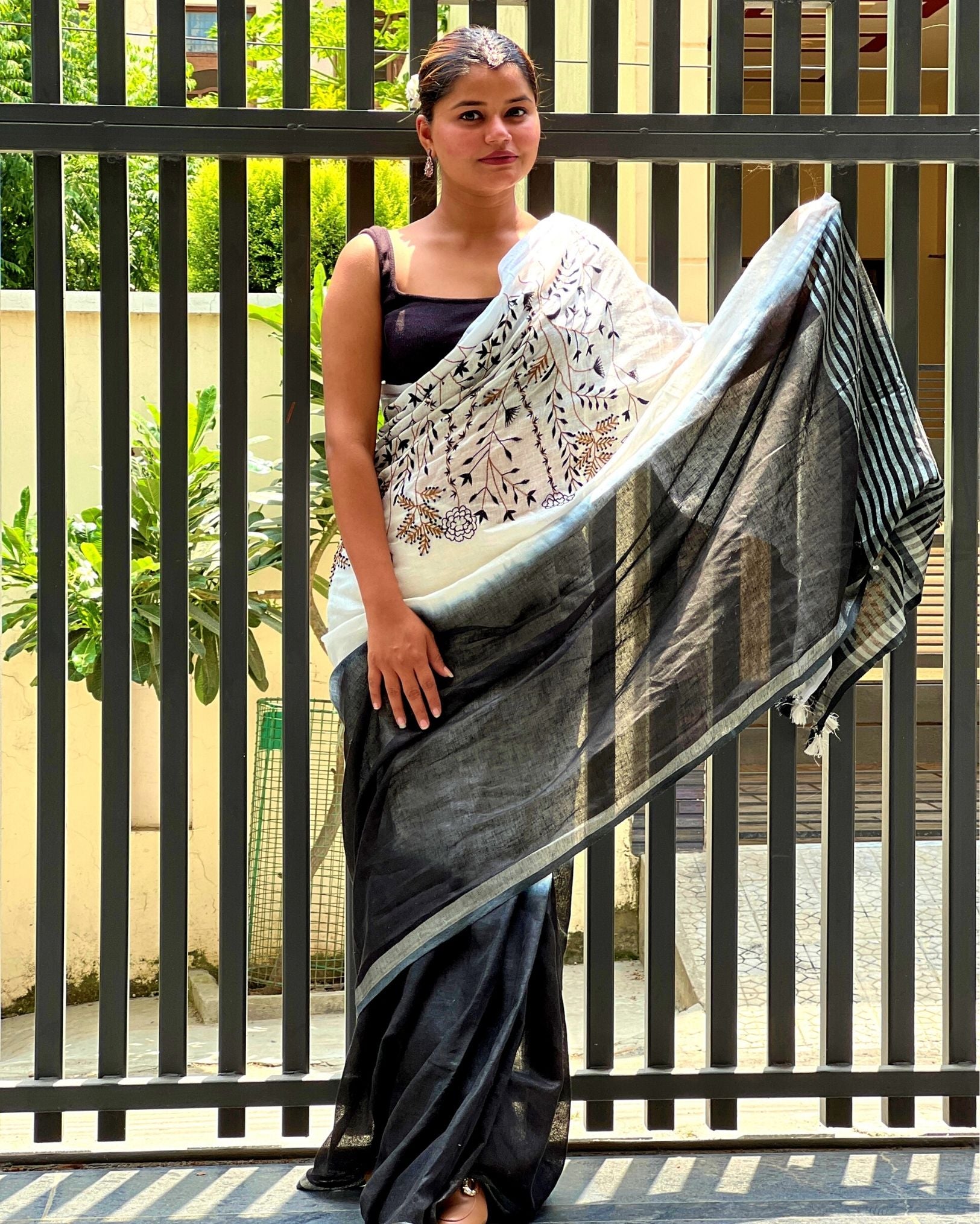 Ziyorah| Pure Linen Black & White Embroidered Saree With Running Blouse