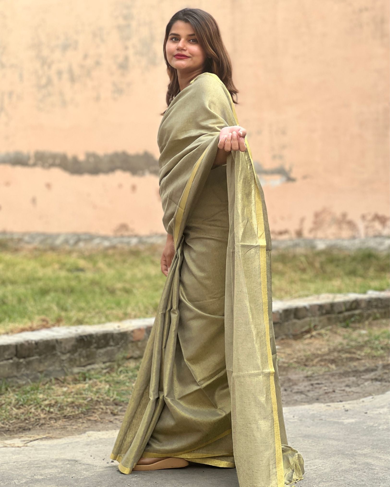 Ziyorah| Hand Dyed Pure Tissue Linen Grey Color Saree With Running Blouse Hand Dyed