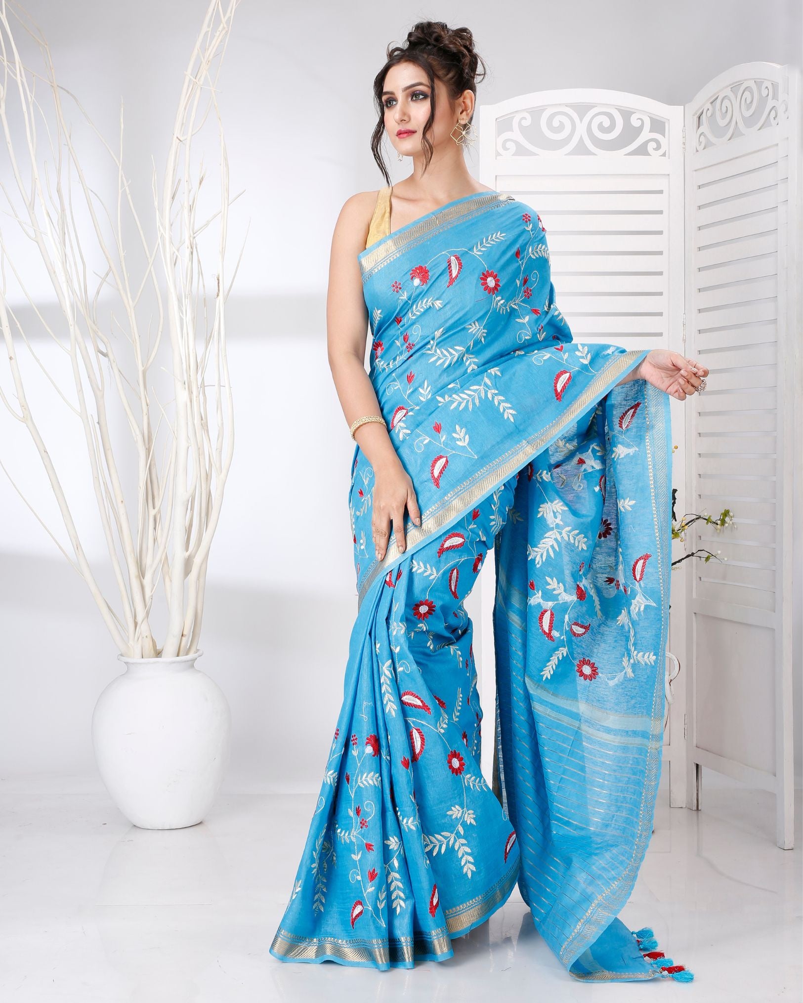 Ziyorah | Silk Linen Embroidered Handloom Blue Saree With Running Blouse