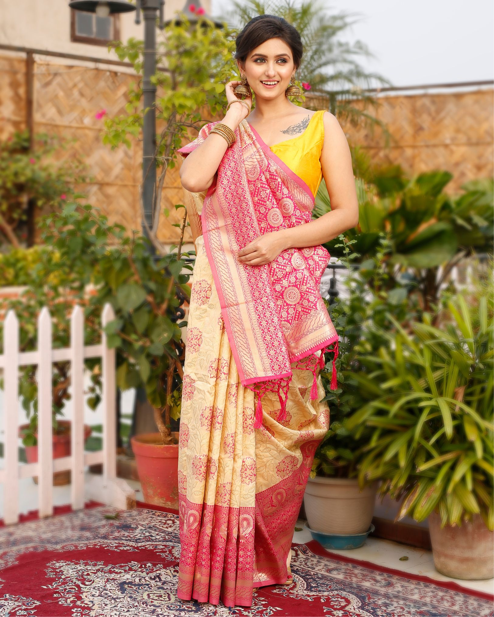 Ziyorah| Banarasi Silk Saree Pastel Peach Color With Contrast Pallu And Blouse