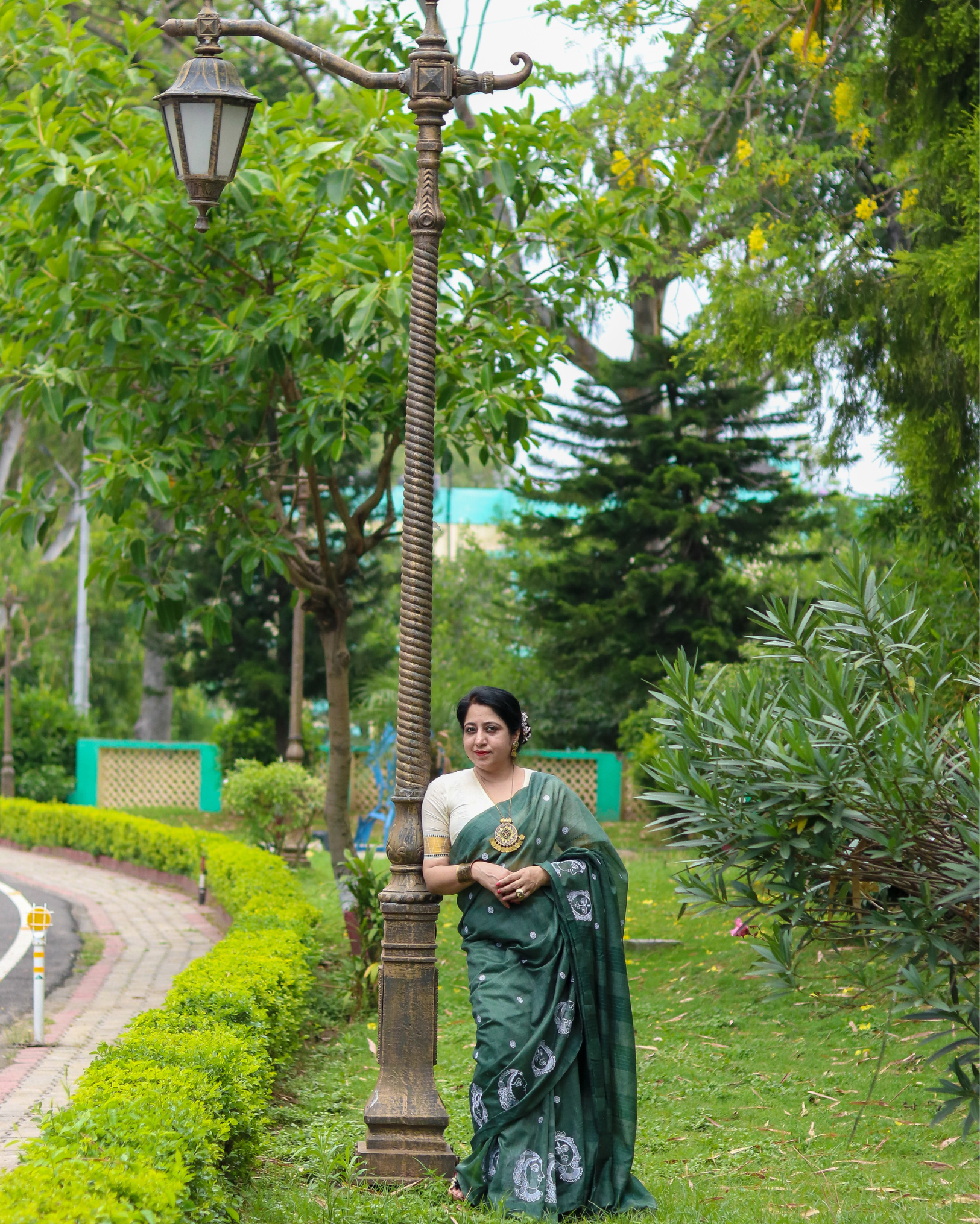 Ziyorah| Bansbara Silk Saree Deep Moss Green Color Embroidered With Running Blouse