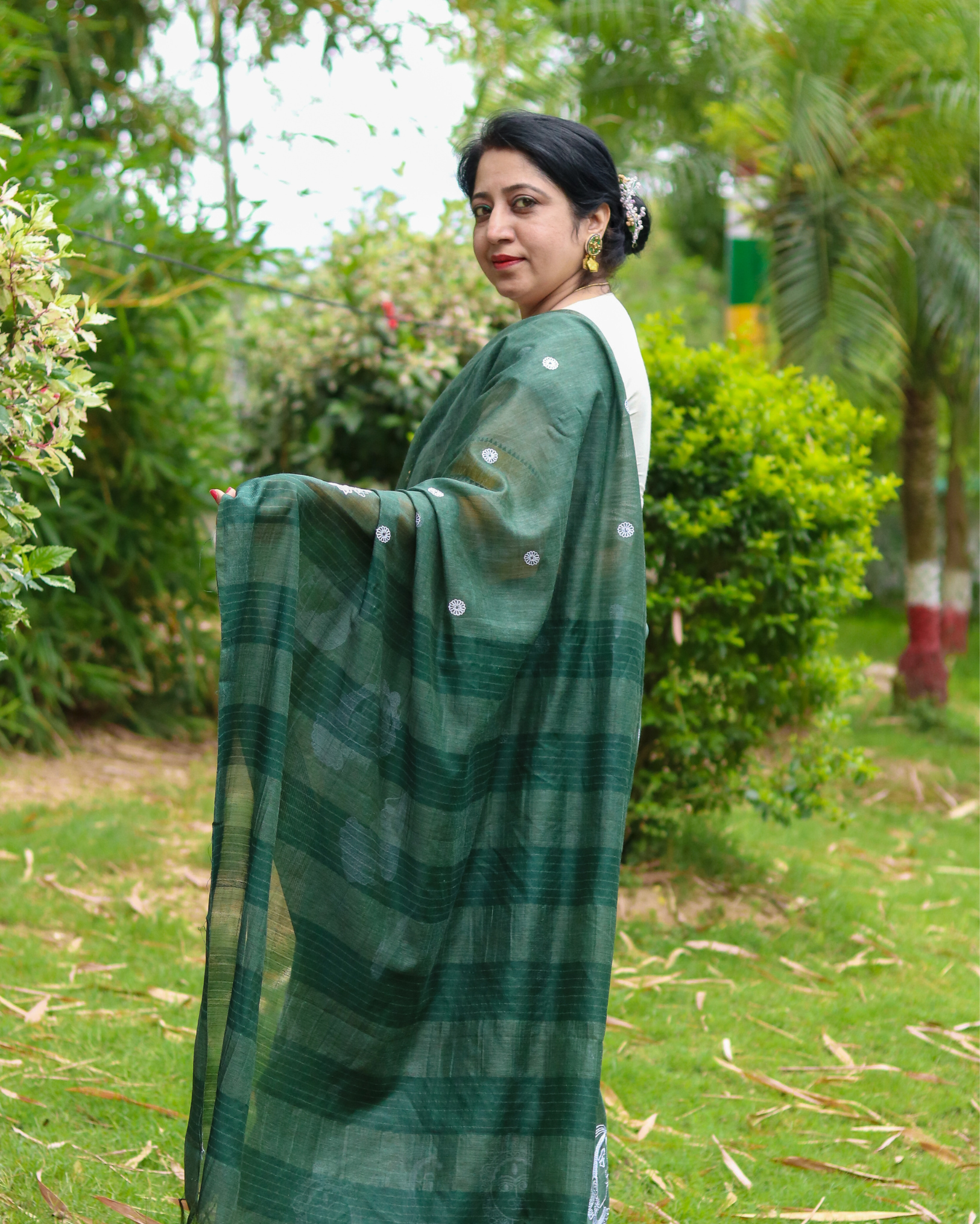 Ziyorah| Bansbara Silk Saree Deep Moss Green Color Embroidered With Running Blouse