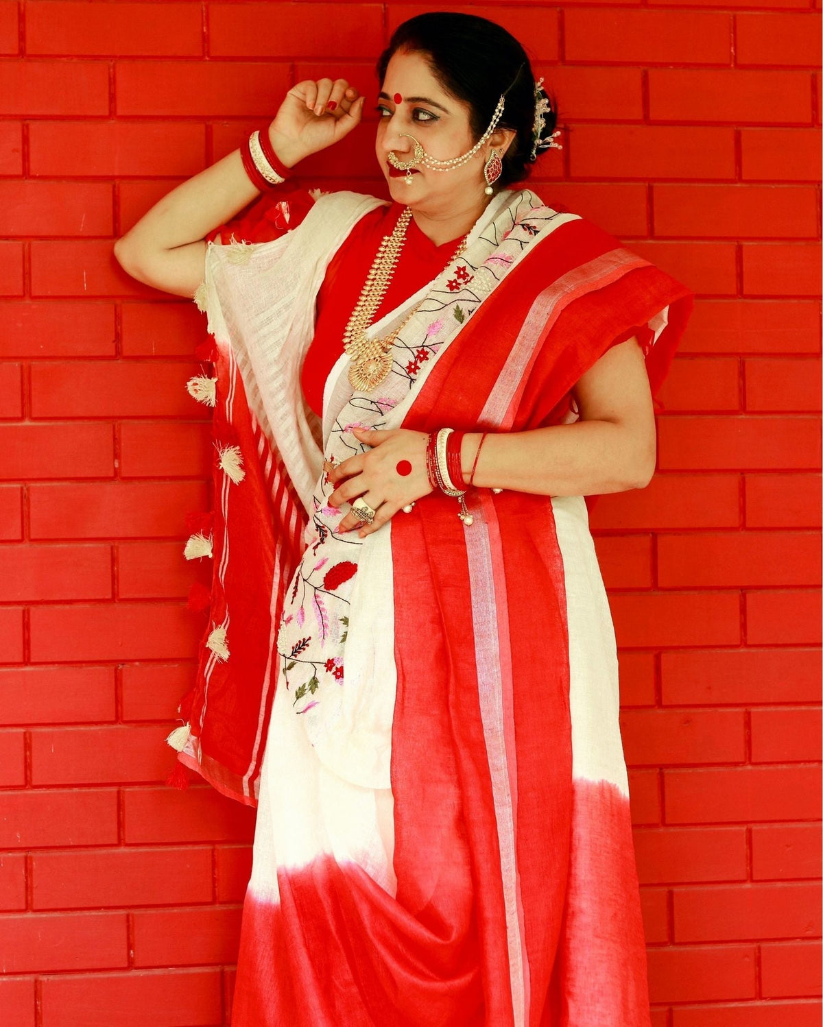 Ziyorah| Pure Linen White & Red Embroidered Saree With Running Blouse