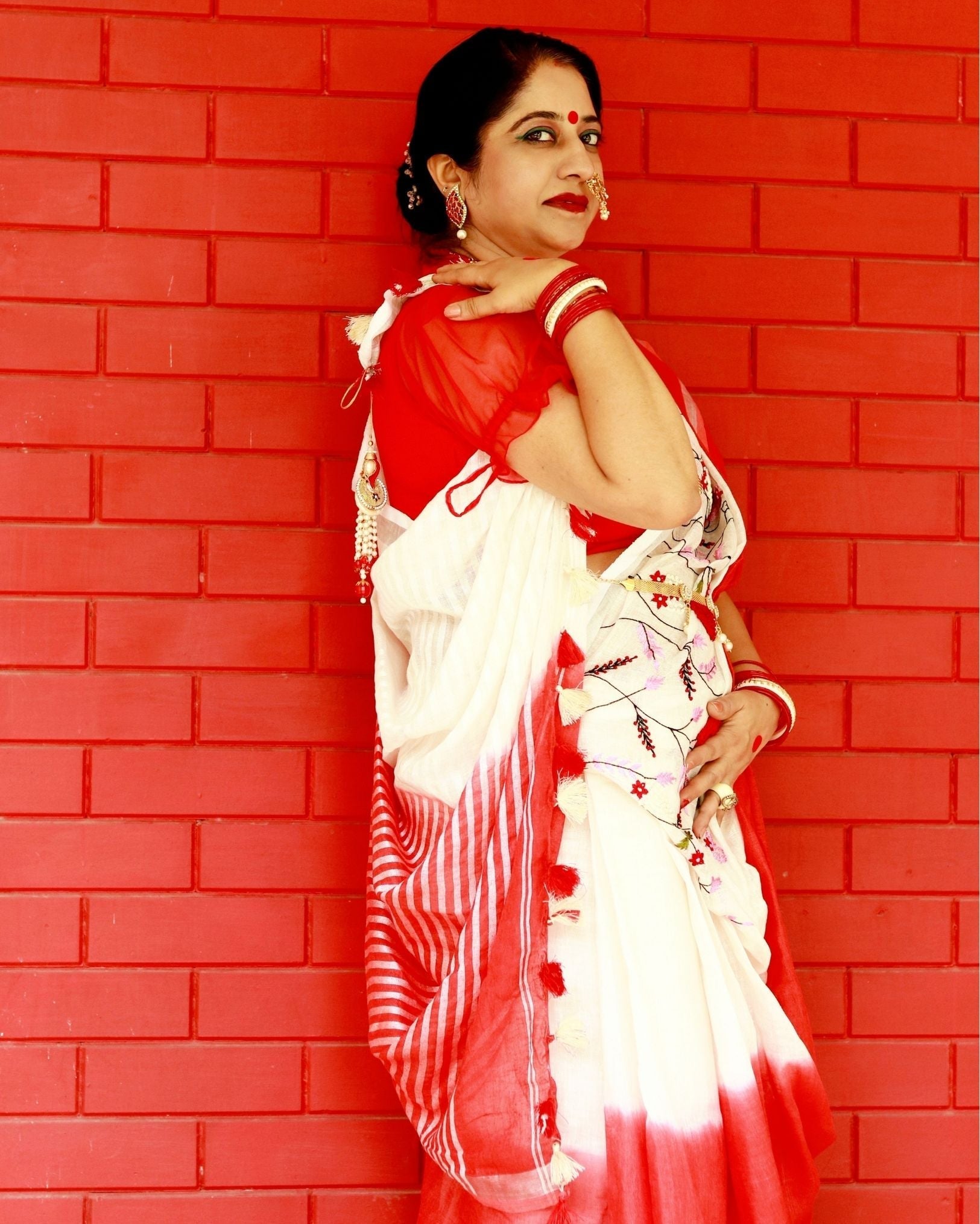 Ziyorah| Pure Linen White & Red Embroidered Saree With Running Blouse