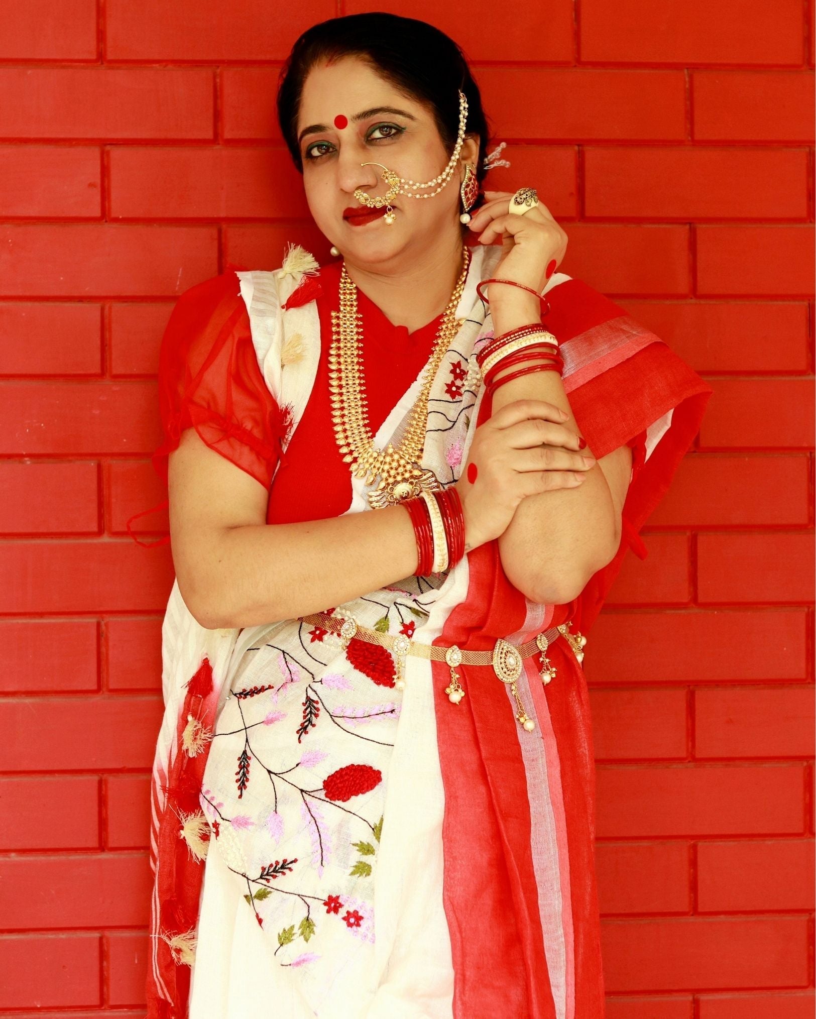 Ziyorah| Pure Linen White & Red Embroidered Saree With Running Blouse