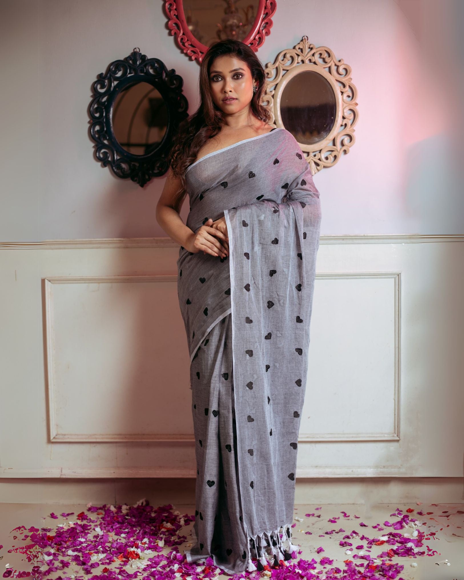 Ziyorah | Mul Cotton Heart Embroidered Gray Saree