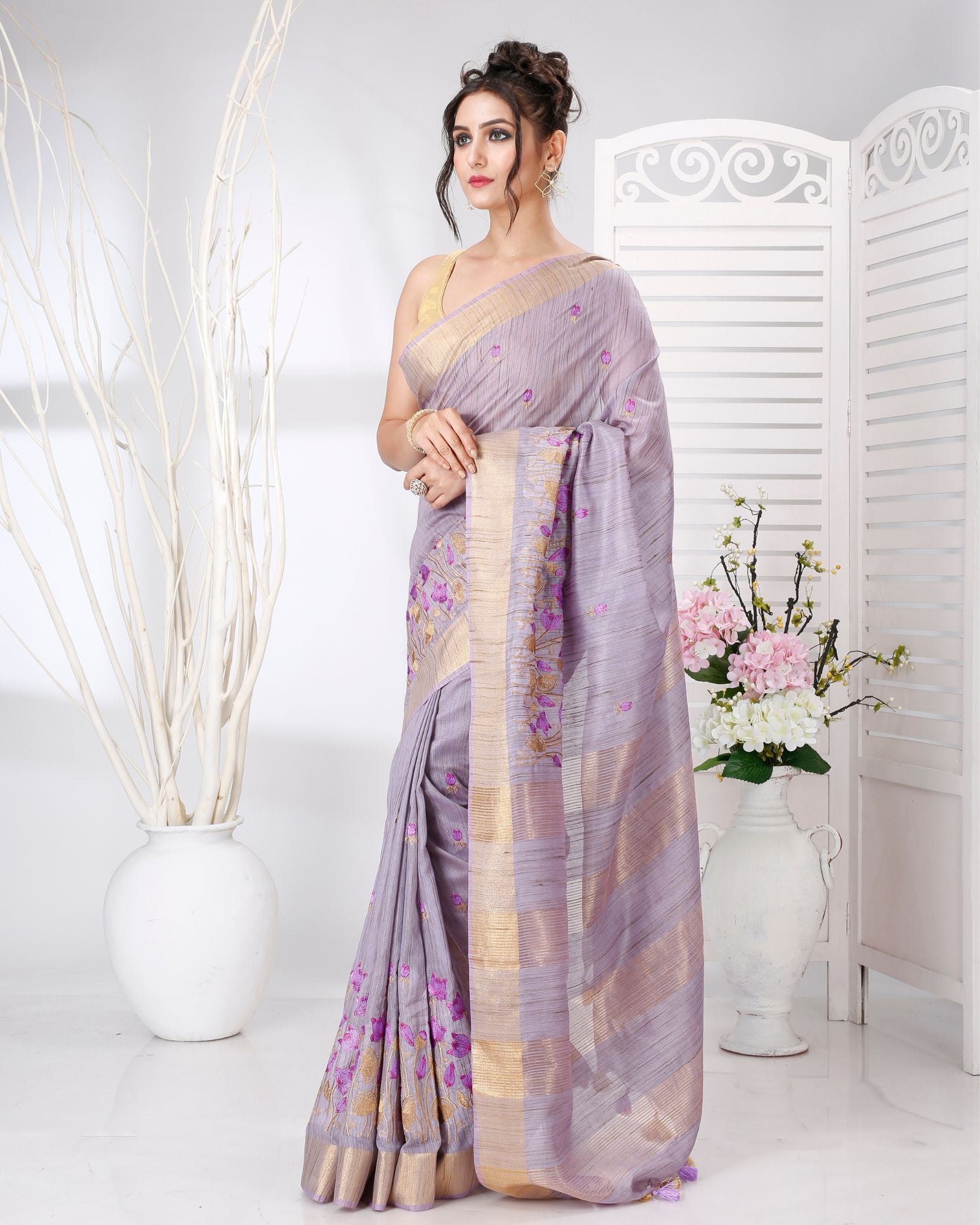 Ziyorah | Banswara Silk Lavender Gray Saree Lotus Embroidery Running Blouse