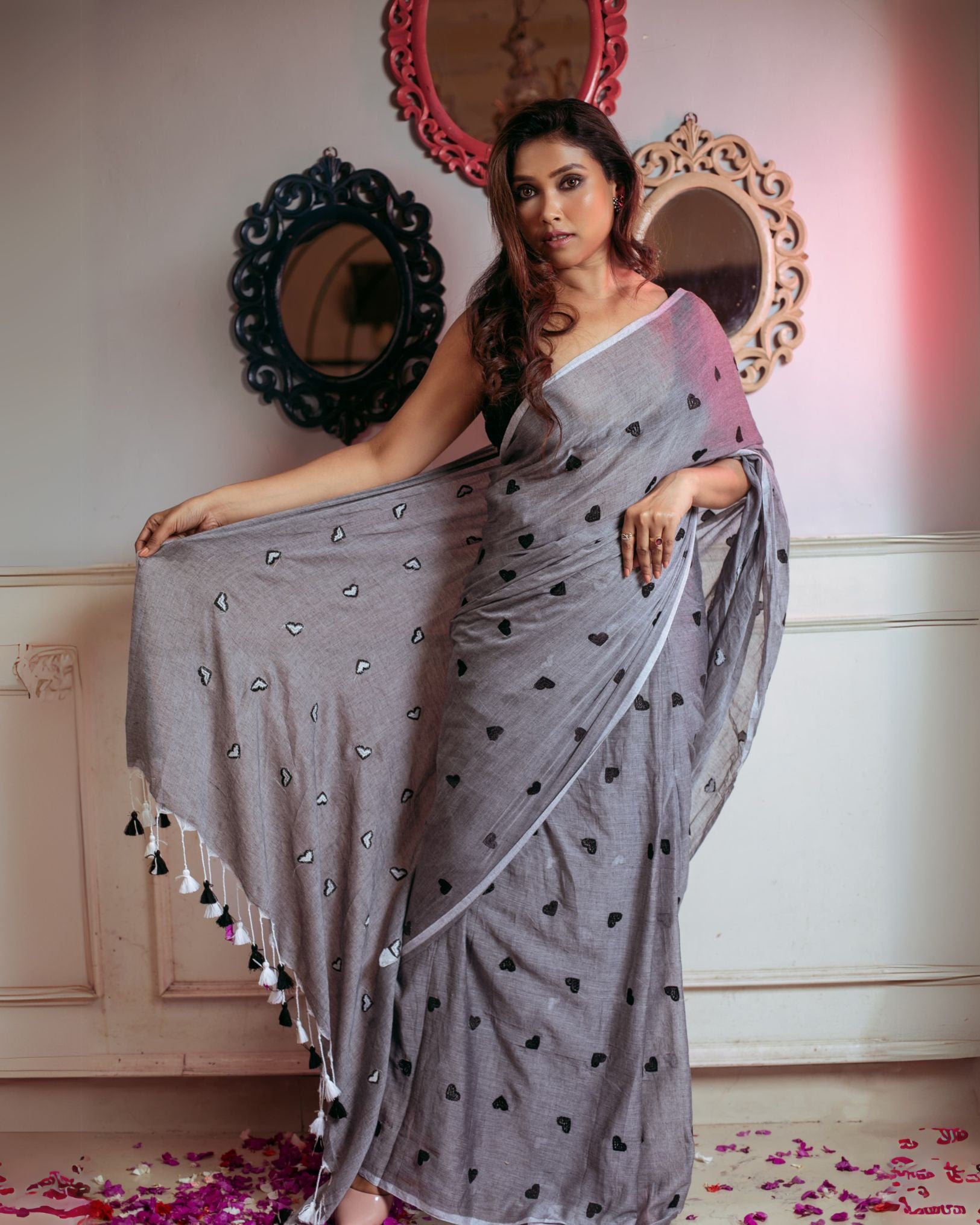 Ziyorah | Mul Cotton Heart Embroidered Gray Saree