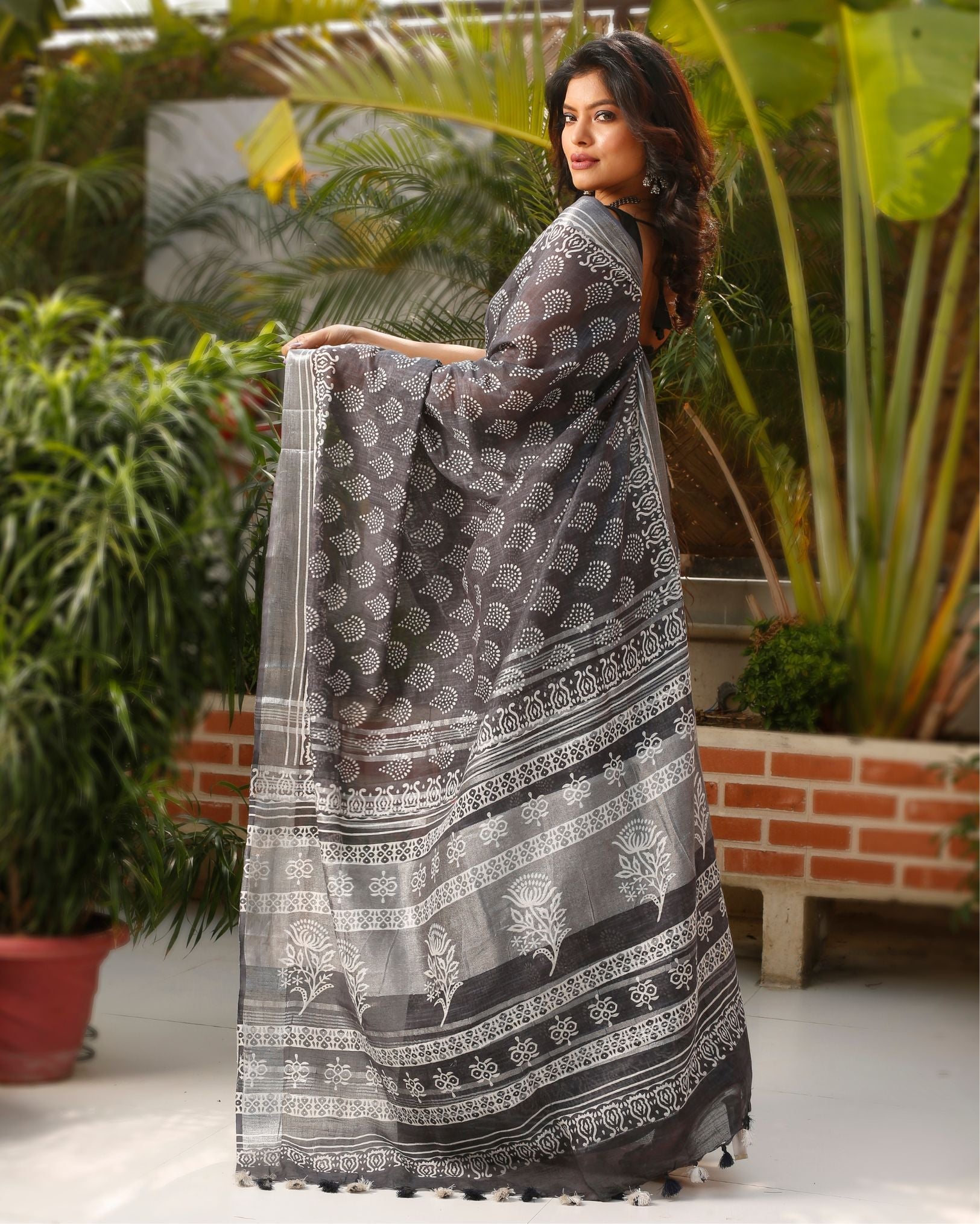 Ziyorah| Slub Linen Saree Dark Grey Color Batik Print With Running Blouse