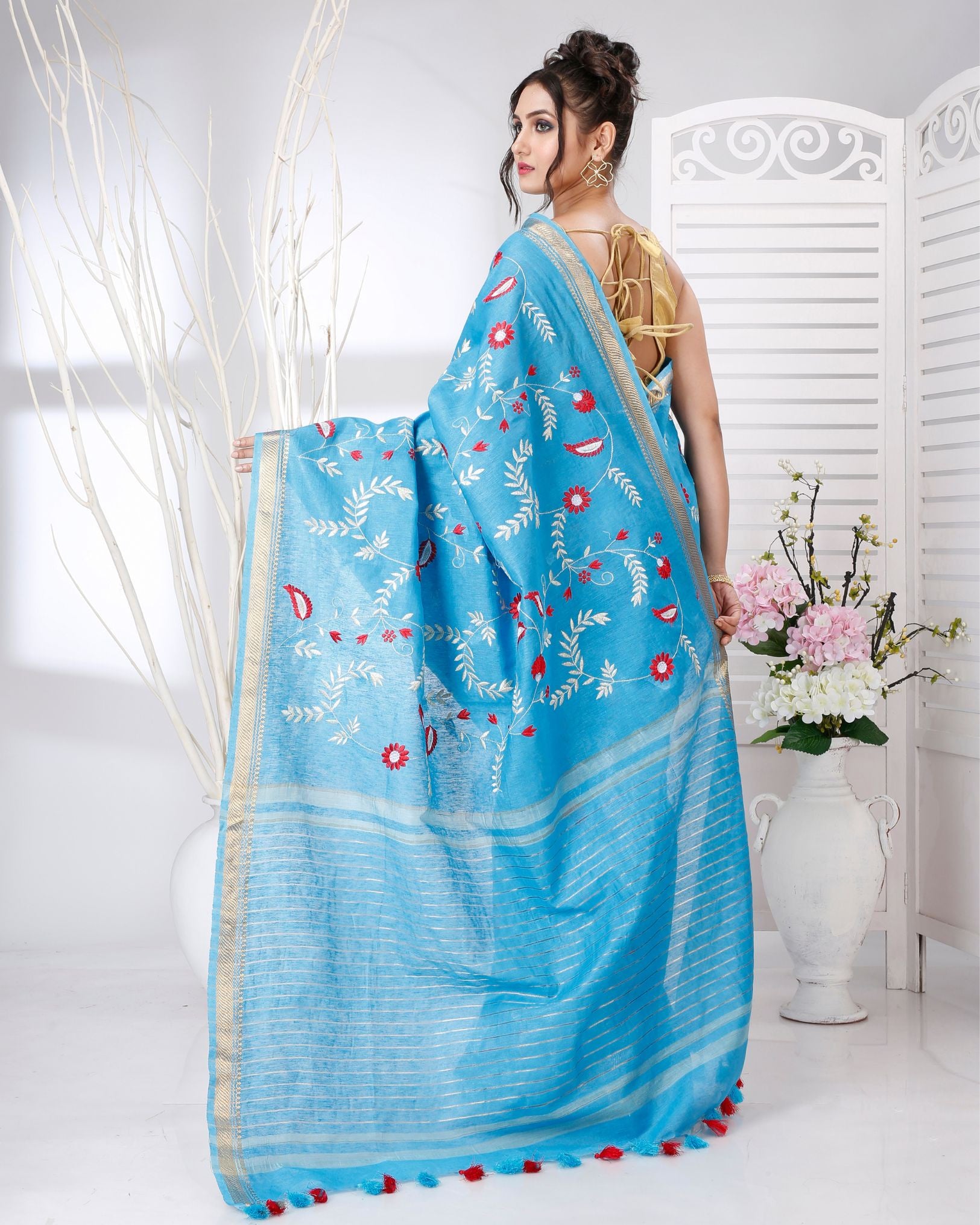 Ziyorah | Silk Linen Embroidered Handloom Blue Saree With Running Blouse