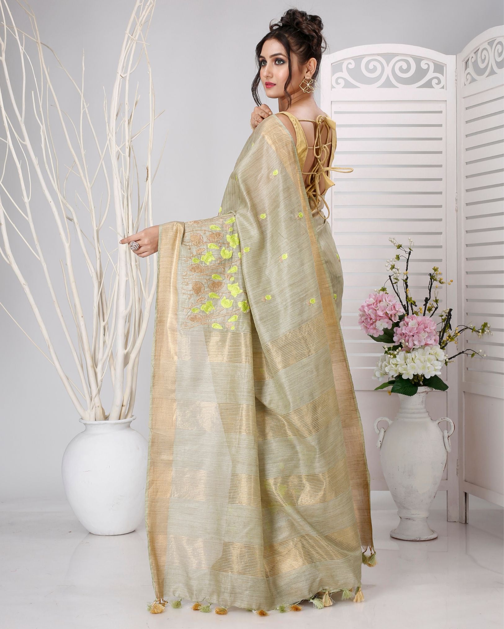 Ziyorah | Banswara Silk Pale Olive Green Saree Lotus Embroidery Running Blouse