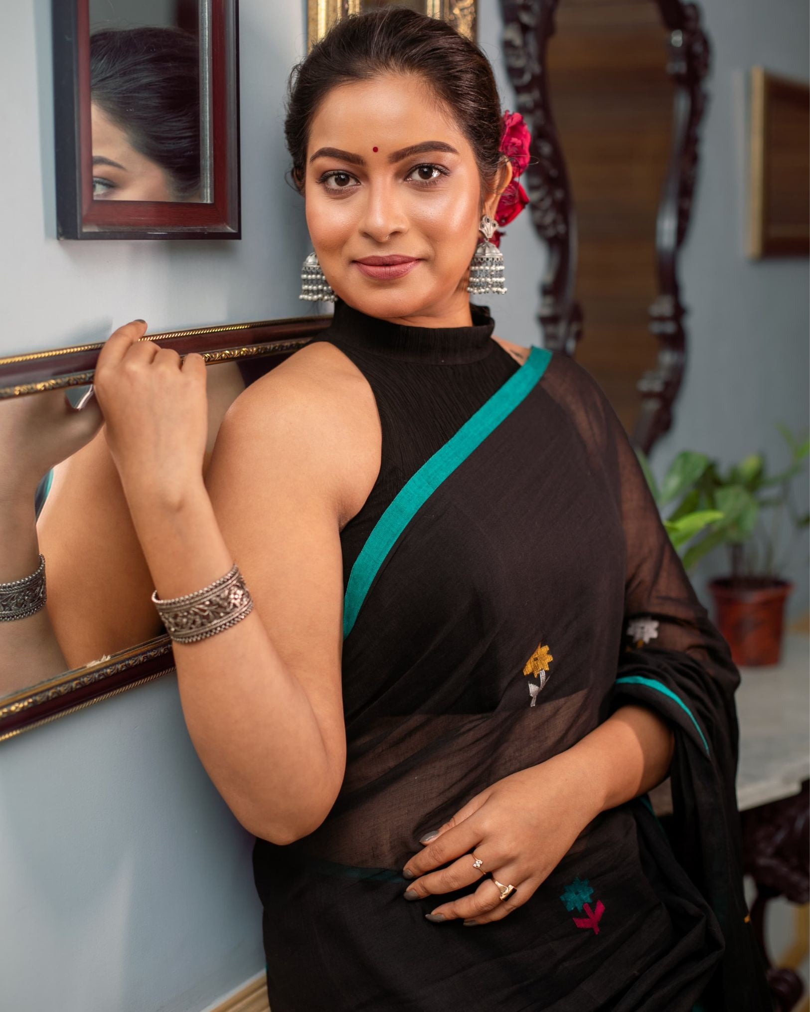 Ziyorah | Mul Cotton Embroidered Black Saree