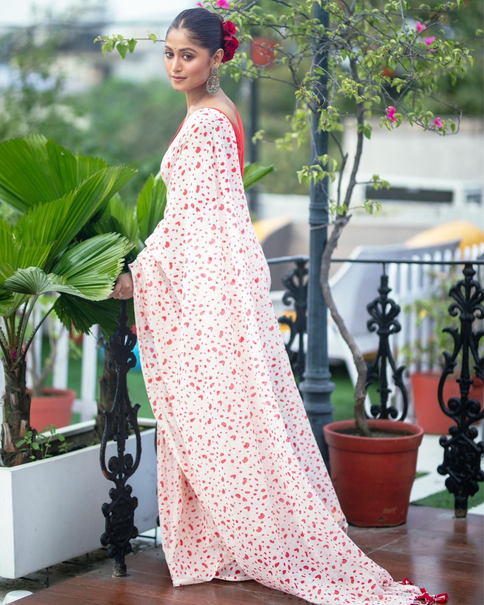 Ziyorah | Mul Cotton Printed Saree White & Red