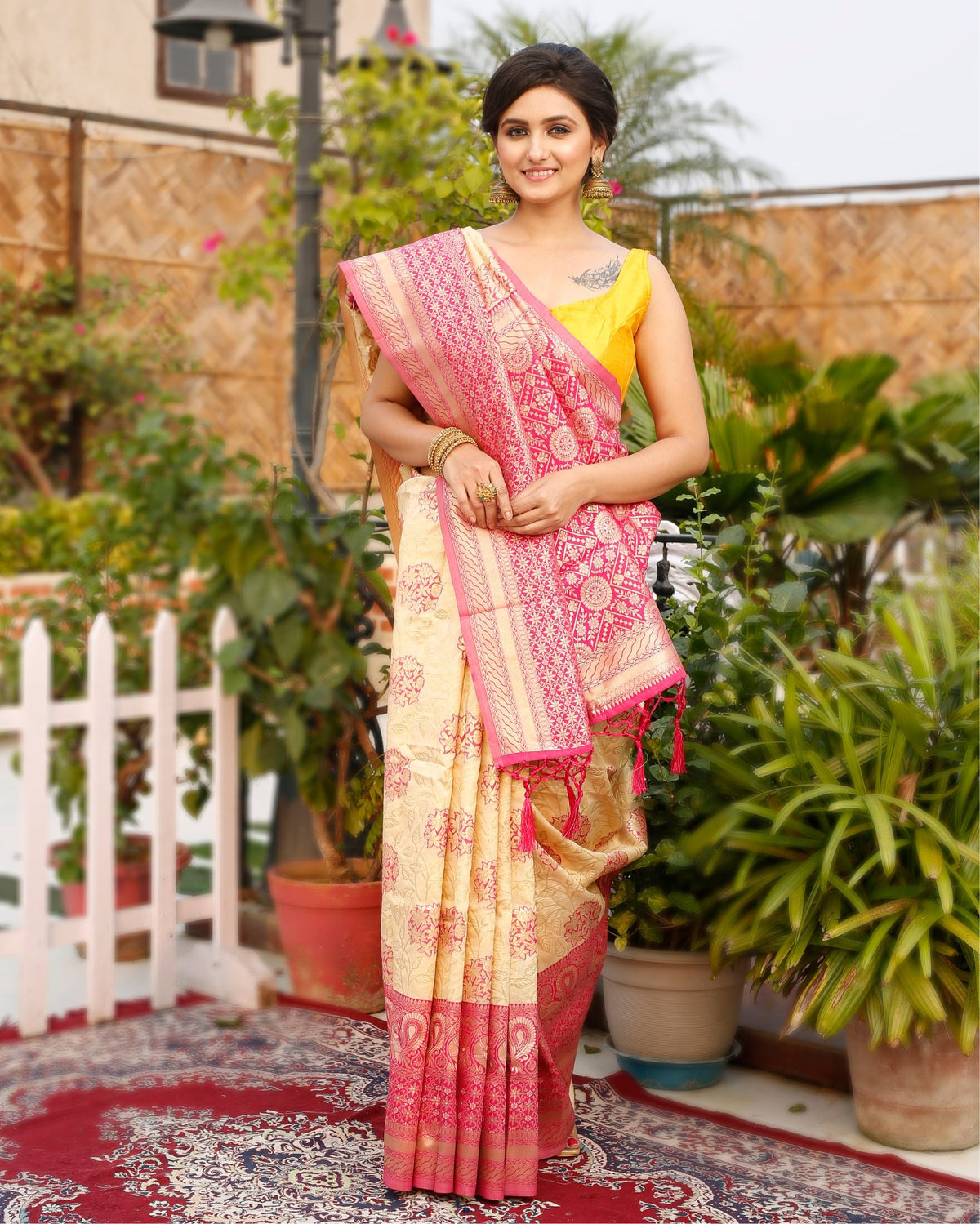 Ziyorah| Banarasi Silk Saree Pastel Peach Color With Contrast Pallu And Blouse